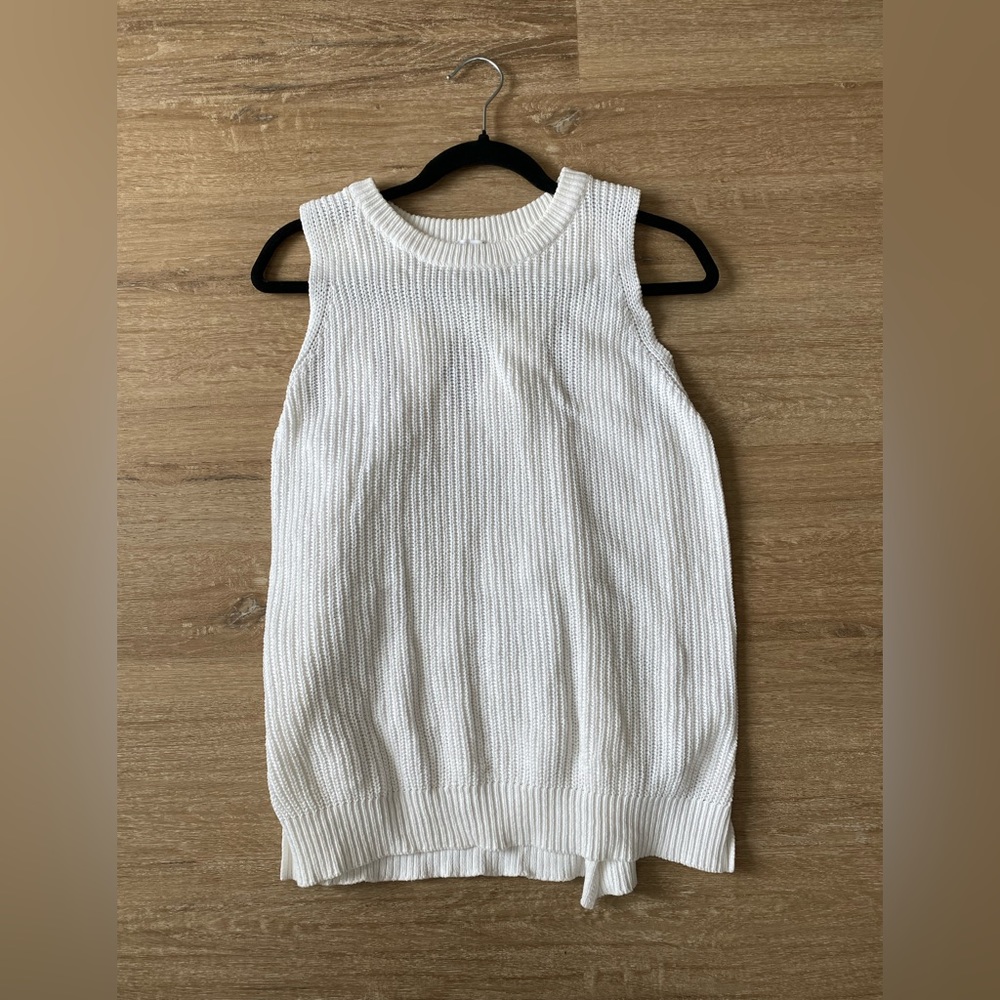 Medium Gentle Fawn White Knit Sweater